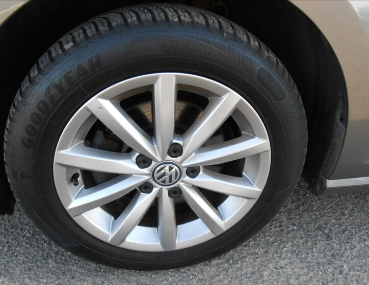Volkswagen Golf 16