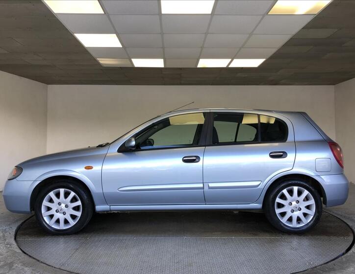Nissan Almera 4