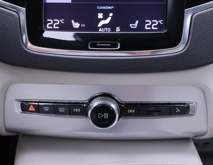 Volvo XC90 25