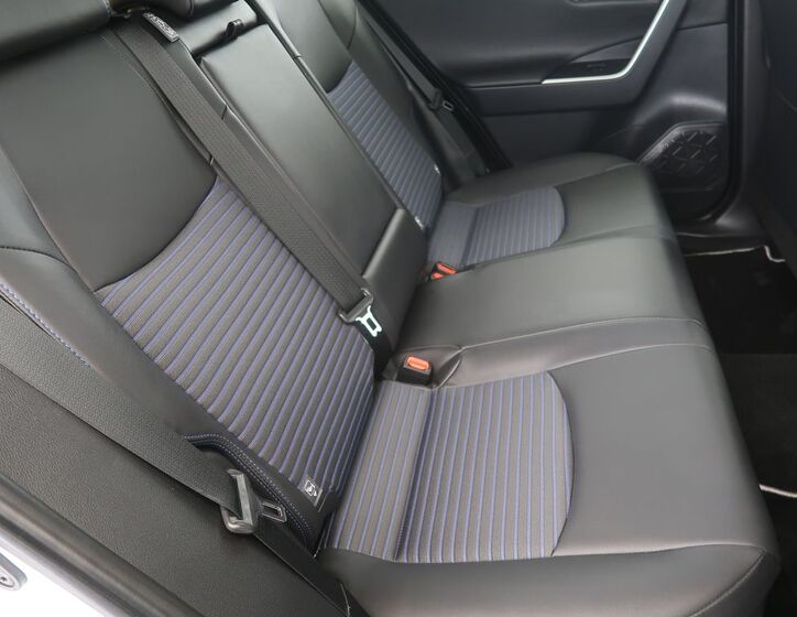 Toyota RAV4 13