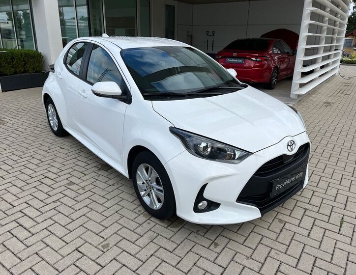 Toyota Yaris 8