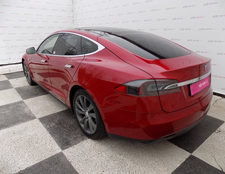 Tesla Model S 3