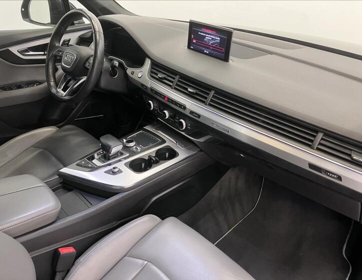 Audi Q7 19