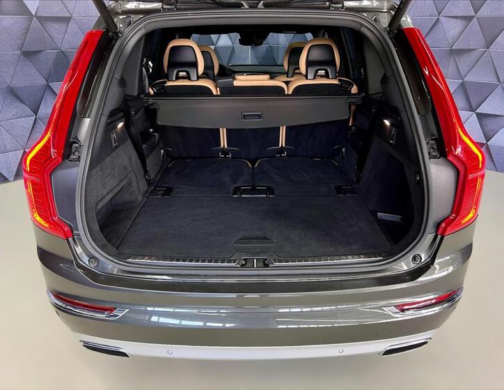 Volvo XC90 32