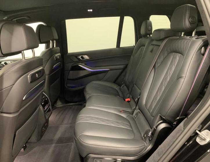 BMW X7 8