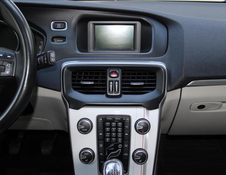Volvo V40 25