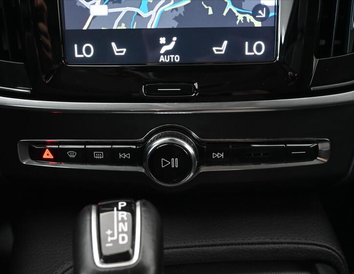 Volvo V90 24