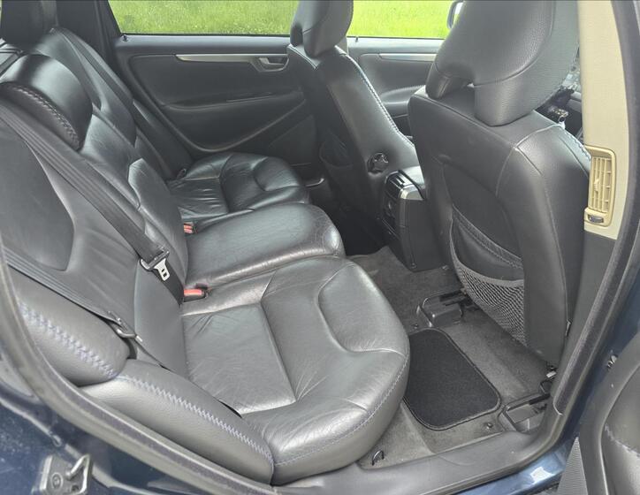 Volvo XC70 8