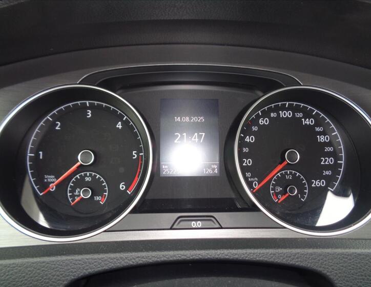 Volkswagen Golf 11