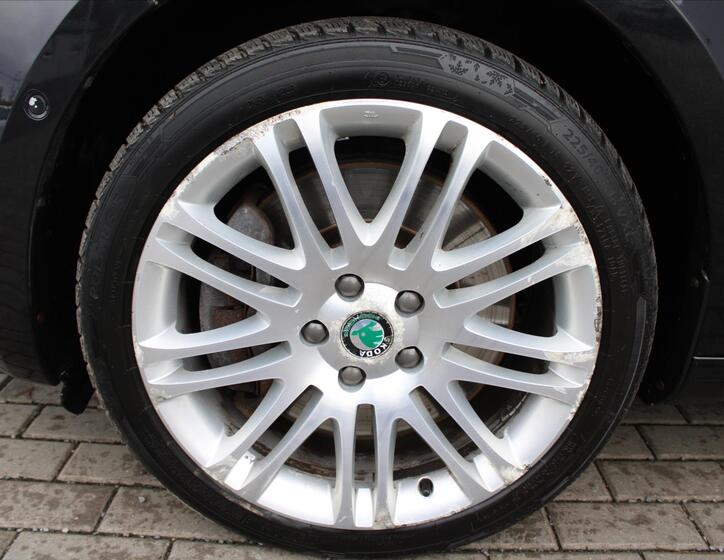 Škoda Superb 9