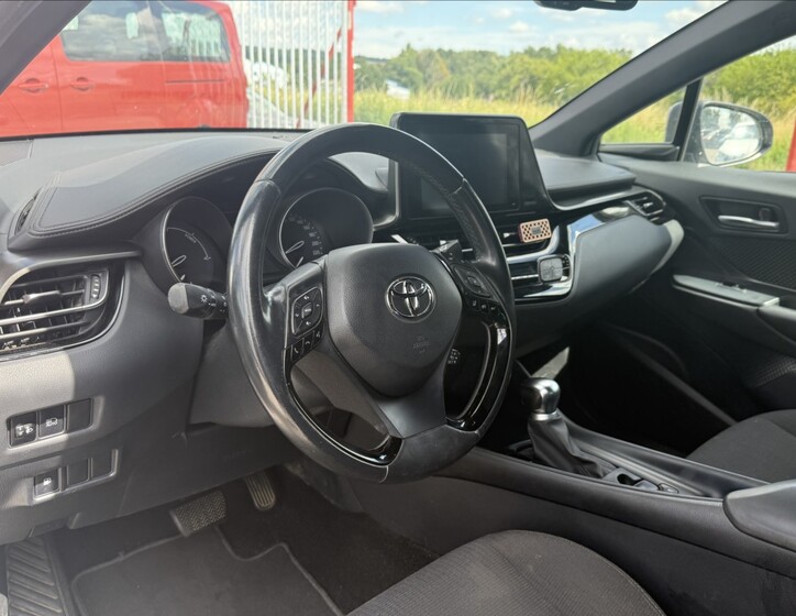 Toyota C-HR 10