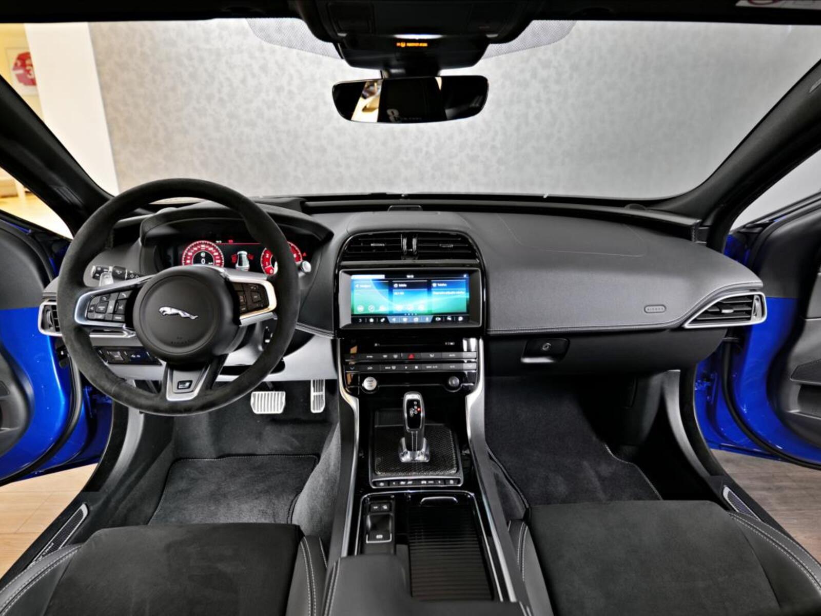 Jaguar XE 19