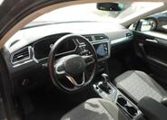 Volkswagen Tiguan 9