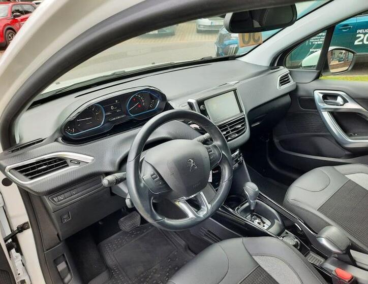 Peugeot 2008 13