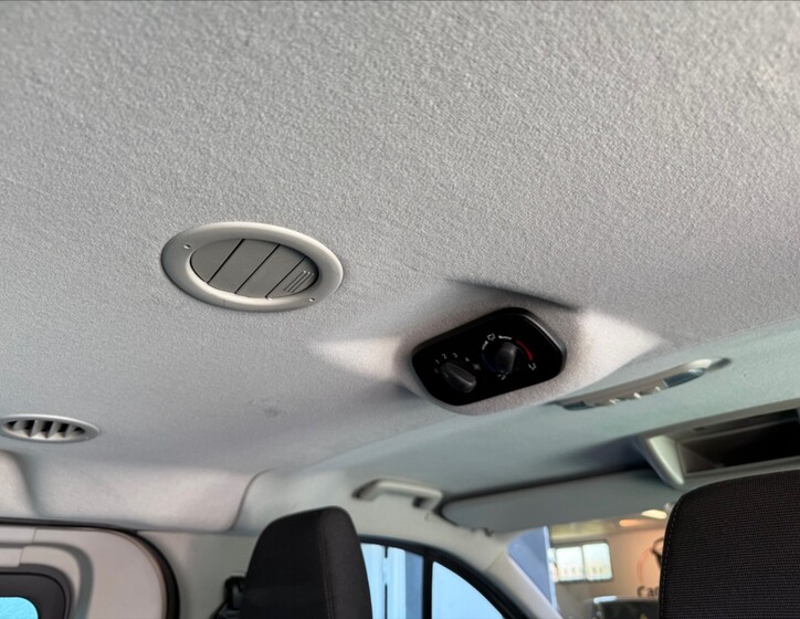 Ford Tourneo Custom 22