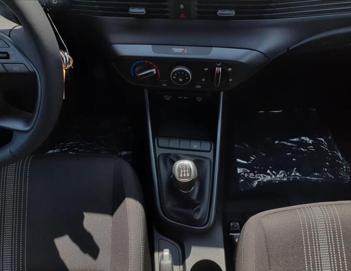 Hyundai i20 8