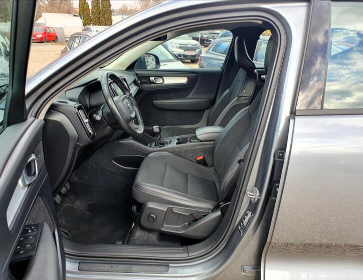 Volvo XC40 8