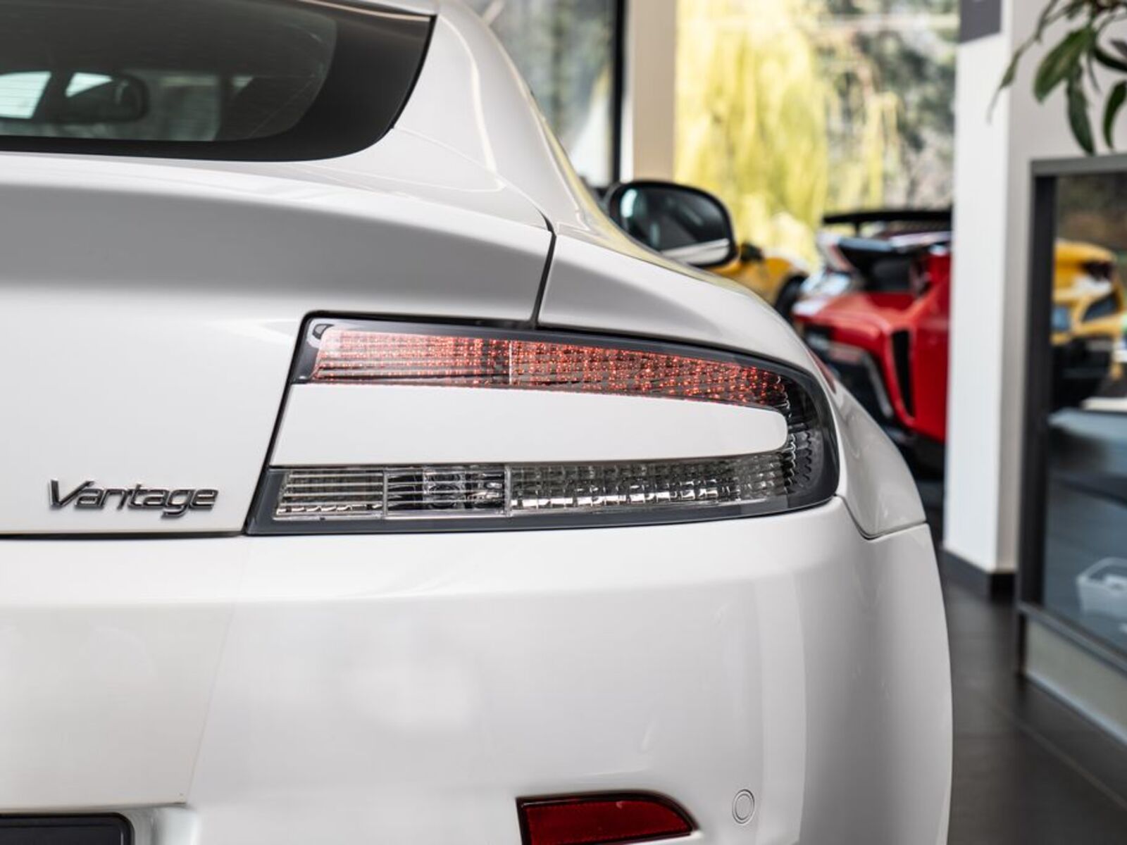 Aston Martin V8 Vantage 24