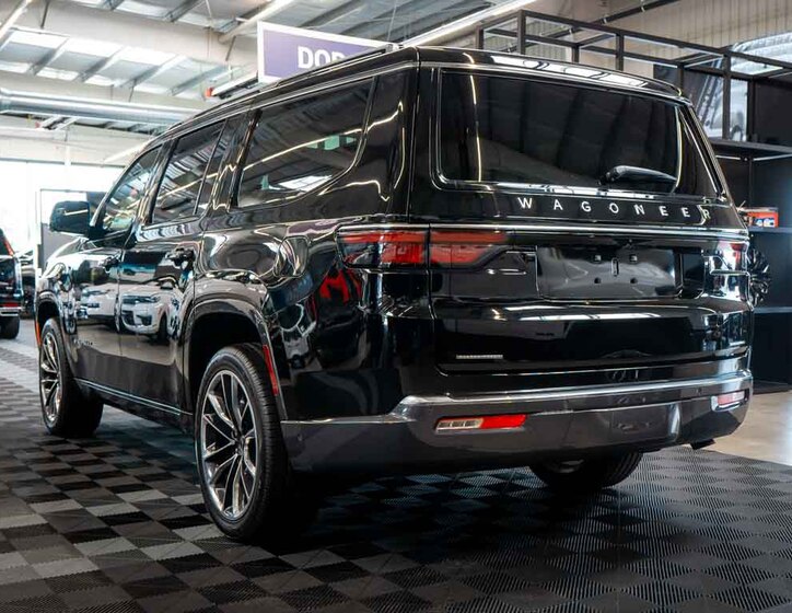 Jeep Wagoneer 3