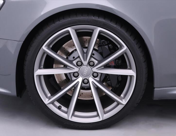 Audi RS 4 40