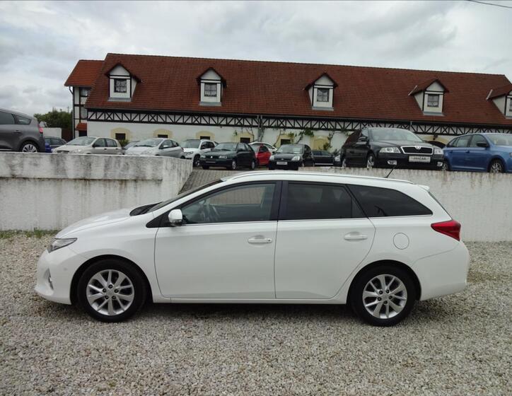 Toyota Auris 4
