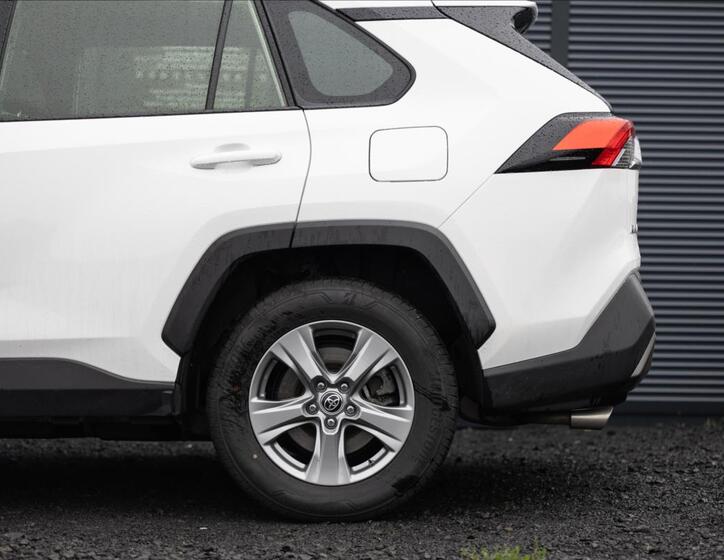 Toyota RAV4 16