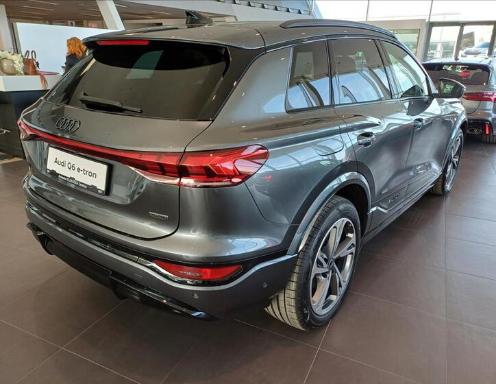 Audi Q6 5