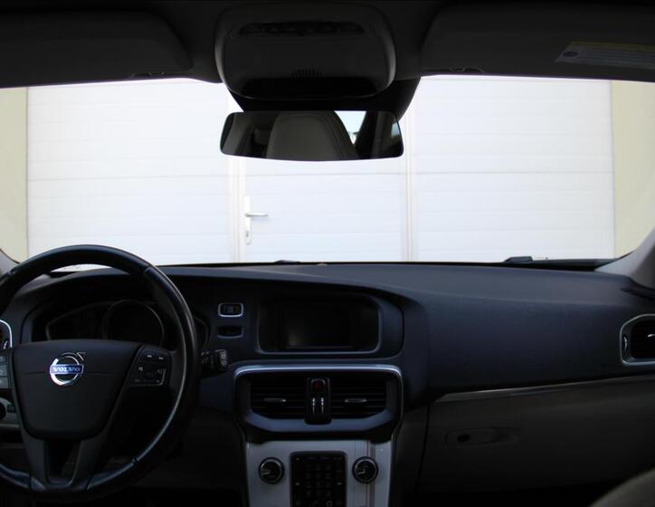 Volvo V40 28