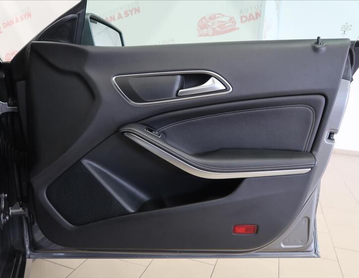 Mercedes-Benz CLA 11