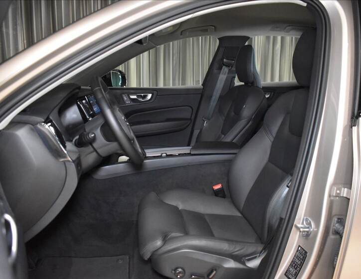 Volvo XC60 8