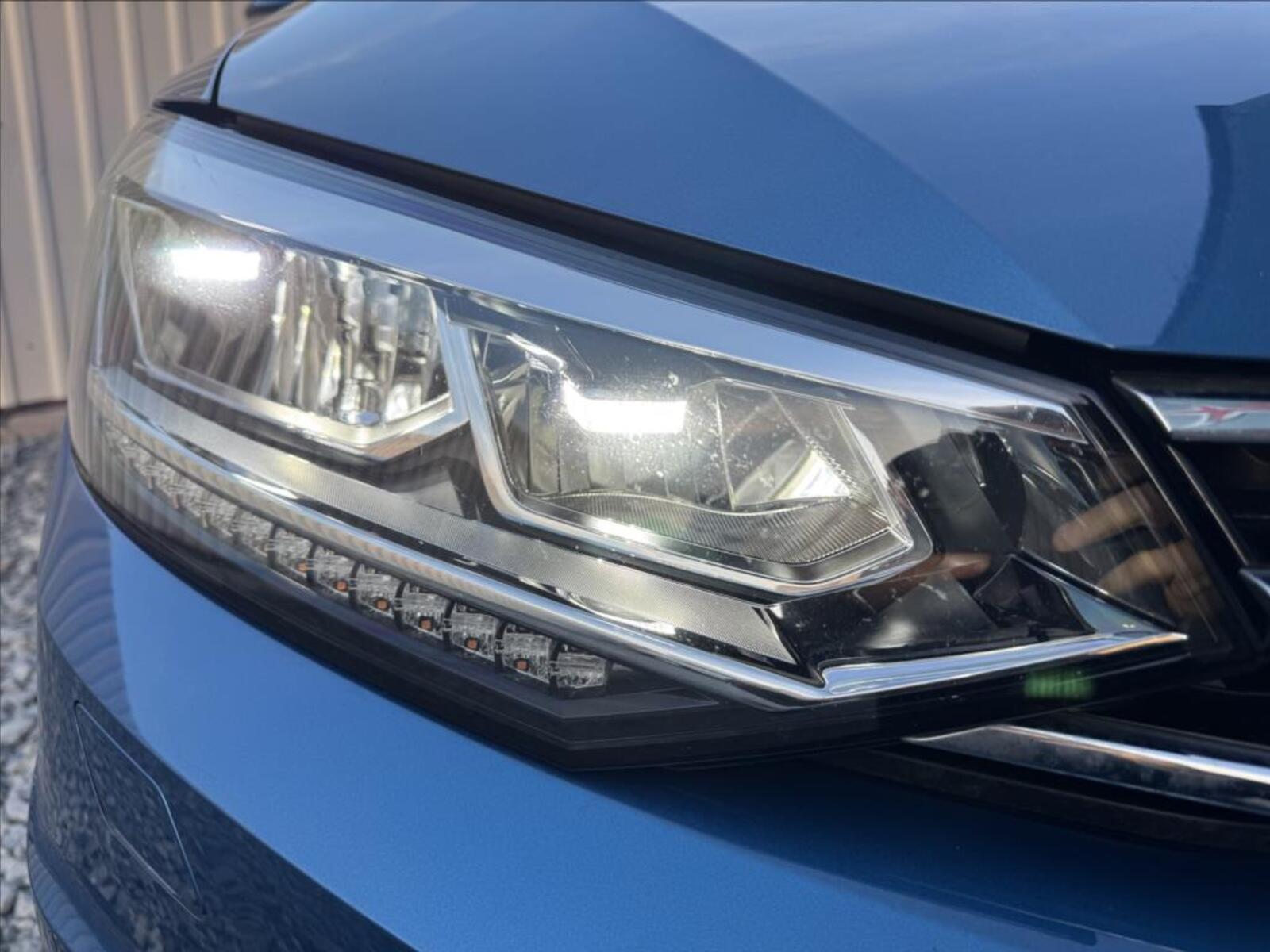 Volkswagen Touran 8