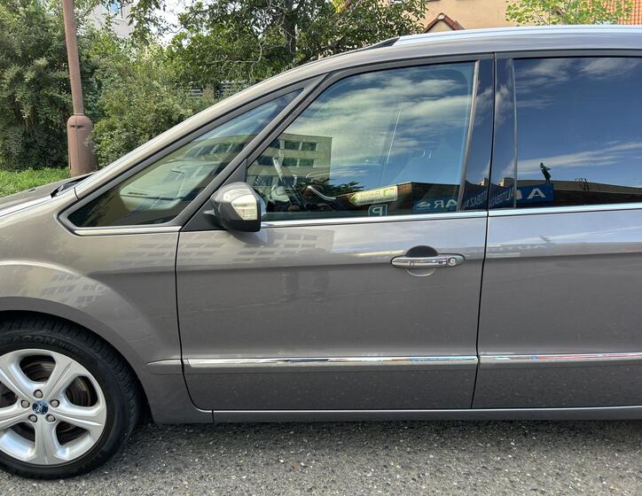 Ford Galaxy 12