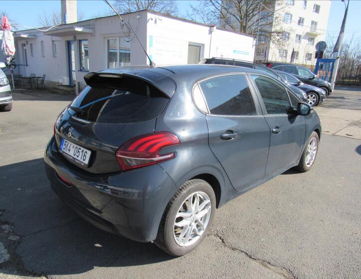 Peugeot 208 6