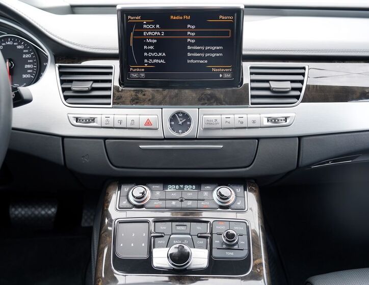 Audi A8 36