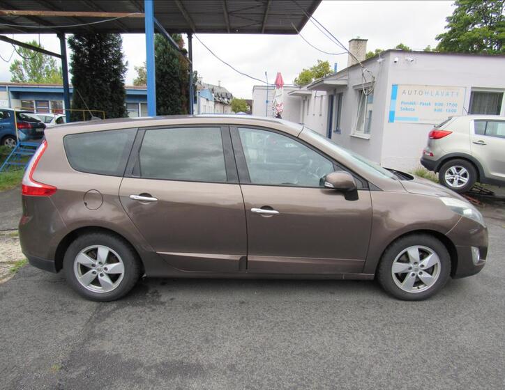 Renault Scénic 8
