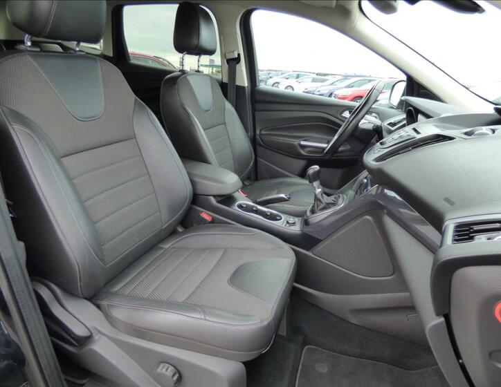 Ford Kuga 47