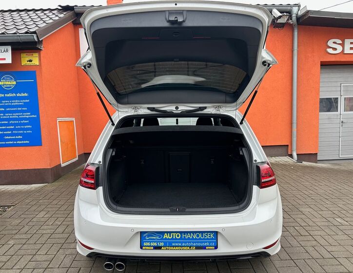 Volkswagen Golf 9