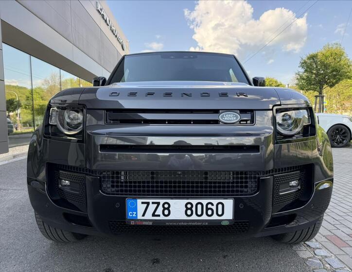 Land Rover Defender 4