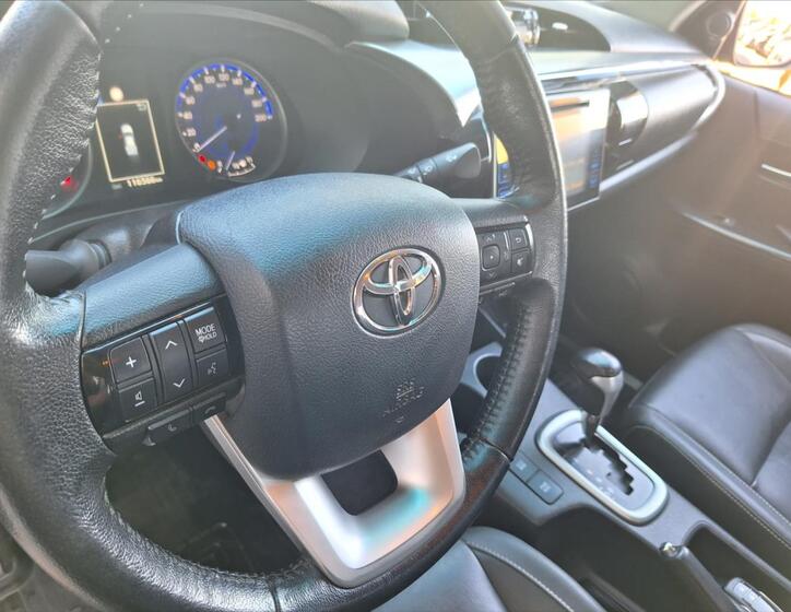 Toyota Hilux 11