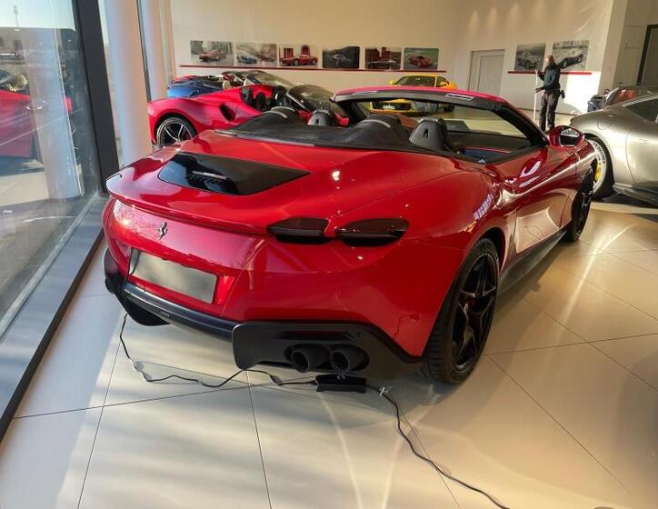Ferrari Roma 6