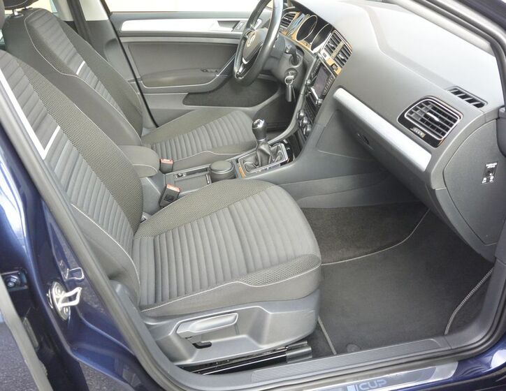 Volkswagen Golf 30