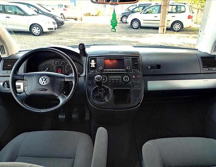 Volkswagen Multivan 11