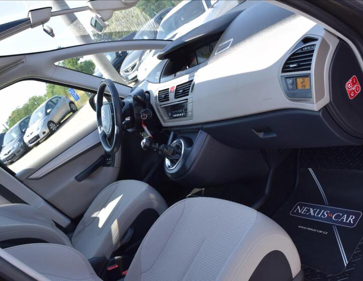 Citroën Grand C4 Picasso 21