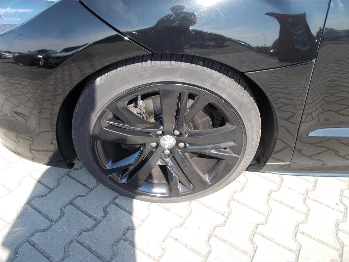Peugeot RCZ
