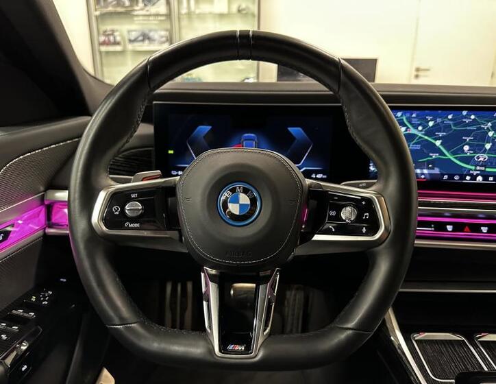 BMW i7 16