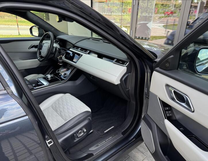 Land Rover Range Rover Velar 14