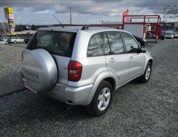Toyota RAV4 8
