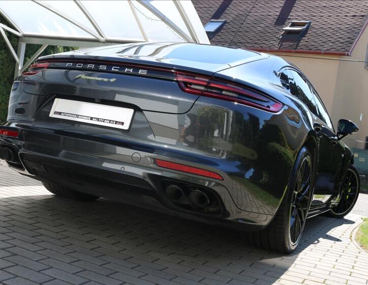 Porsche Panamera 18