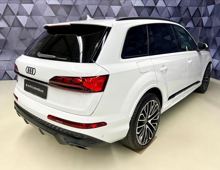 Audi Q7 6