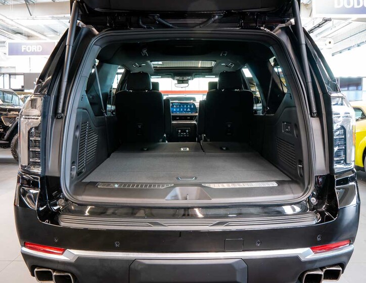 Chevrolet Suburban 8